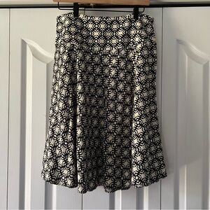 Limited Women’s Black and White Patterned Flare Skirt size 4